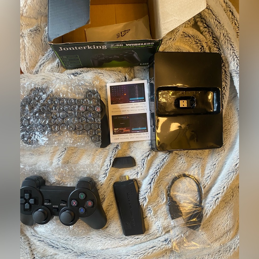 Game Stick Lite 4K Console with 2 Black Controllers - Picture 2 of 3